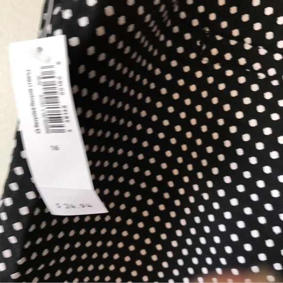 Old Navy polka dot shorts. Brand new. Size 16. - Picture 4 of 6